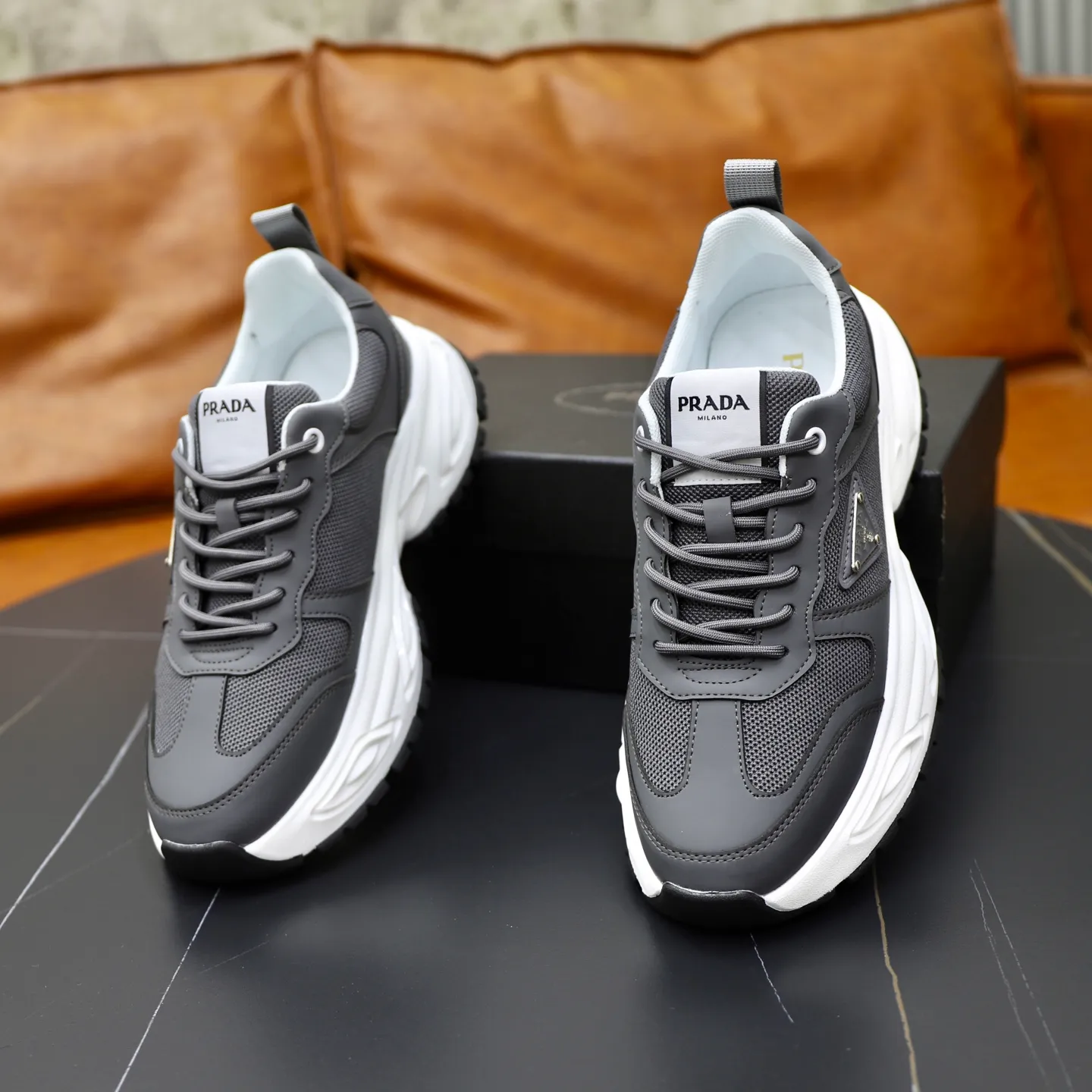 Ex-factory price: 462💰🙅‍♂️🙅‍♂️🙅‍♂️ Brand: PRADA Standard code: 38-44 (45 customized) Grade: Same as the official website Material: Original material splicing Comfortable and breathable lining Lightweight and wear-resistant sports outsole Style category: Men's fashionable casual shoes Running sneakers Distinguished luxury brand elements Top luxury Color: actual picture color